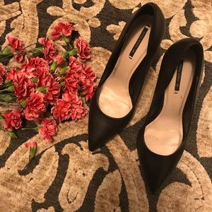 Must have basic black Zara pumps😍